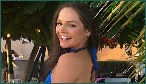 Patriots Cheerleader Emily Marshall Shares Swimsuit Pics From Punta Cana